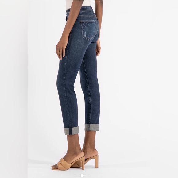 Kut From the Kloth Catherine Boyfriend Jeans. Mid-Rise. Color=Easily Wash. Sz 6. - Picture 4 of 13